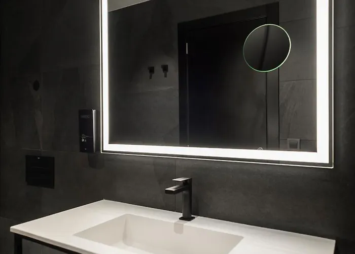 Hotel Blanq Gran Via 4*