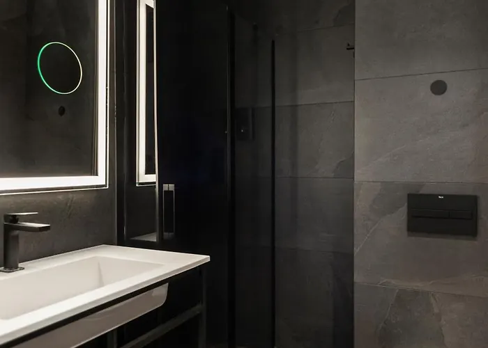 Hotel Blanq Gran Via 4*