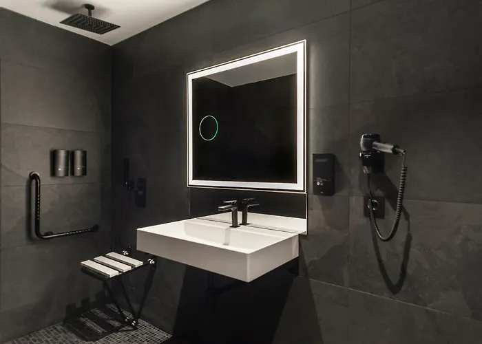 Blanq Gran Via Hotel 4*