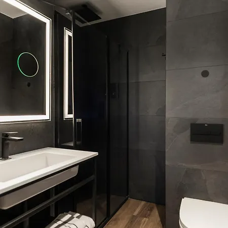 Hotel Blanq Gran Via 4*